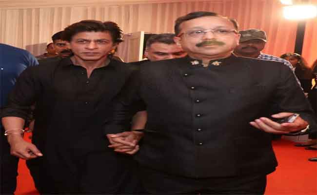 شاروخان يخطف الأنظار بتكريمه في  حفل افتتاح مهرجان البحر الأحمر بالسعودية…