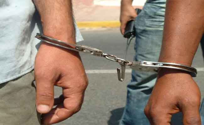 أمن المدية يوقف شخصين سلبا مواطنا 265 مليون بعد الاعتداء عليه