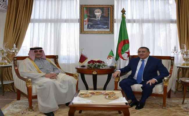 استقبال وزير الداخلية للسفير القطري بالجزائر