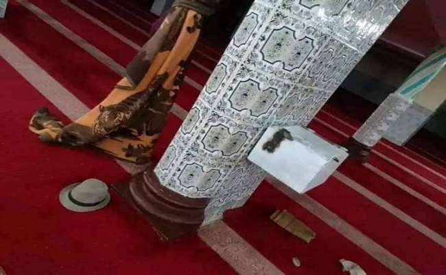 الجزائريون (المسلمون) سرقوا صندوق أموال الزكاة من قلب المسجد