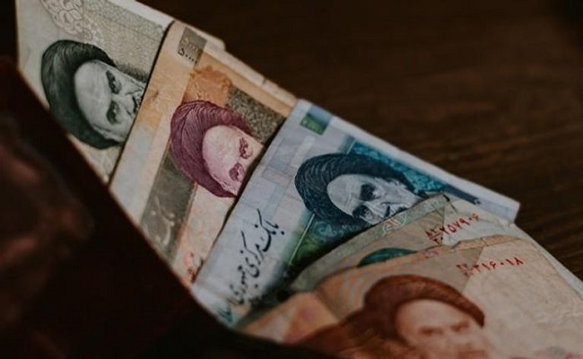 العملة الإيرانية تنهار