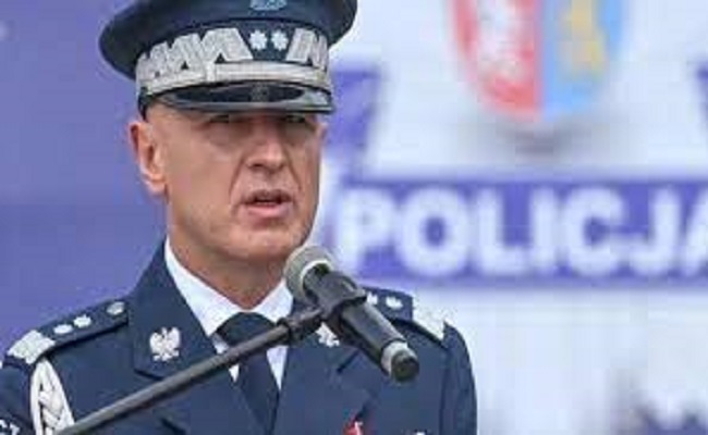 قائد شرطة بولندا يكشف عن الهدية الأوكرانية التي انفجرت بمكتبه