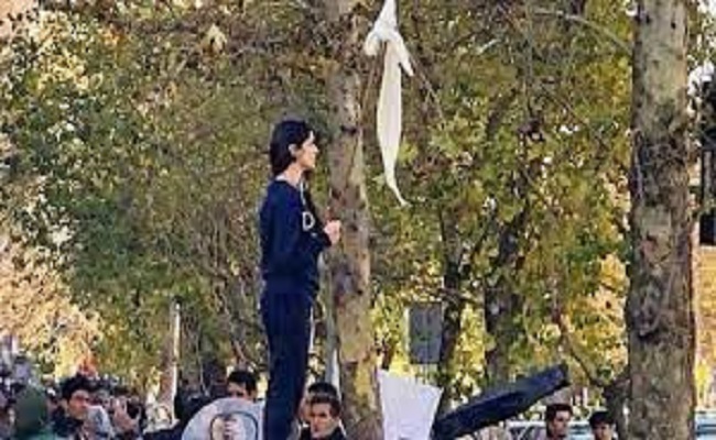 إيران تعلن إعدام أول متظاهر في احتجاجات 