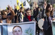 مئات الأكراد السوريين يتظاهرون تنديداً بهجوم باريس