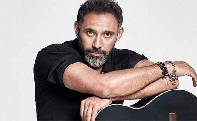 عمرو مصطفى يفرج عن أحدث اصداراته “سلام سلام”…