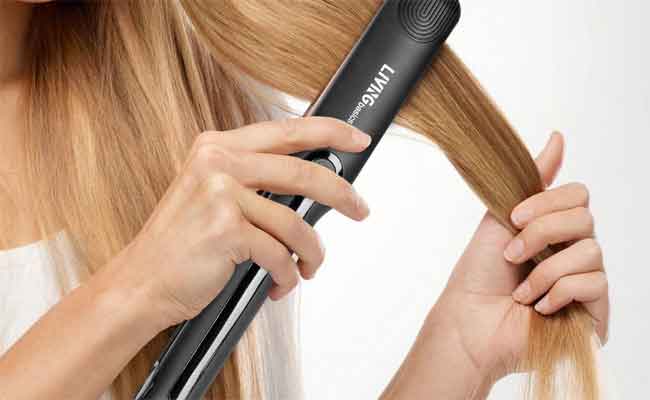 أخطاء كثيرة قد ترتكبينها أثناء تمليس شعرك تتلف الخصلات…فما هي؟