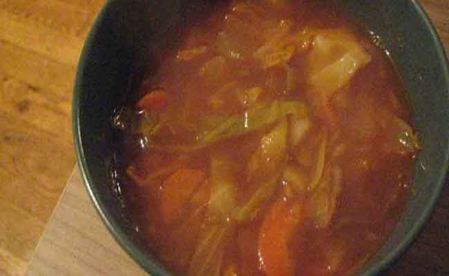 هل تعرفين ما هي الفوائد التي يوفّرها لكِ حساء الملفوف؟