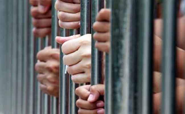 حبس 3 أشخاص استدرجوا 3 تلاميذ بمتوسطة للهجرة غير الشرعية بعين الدفلى