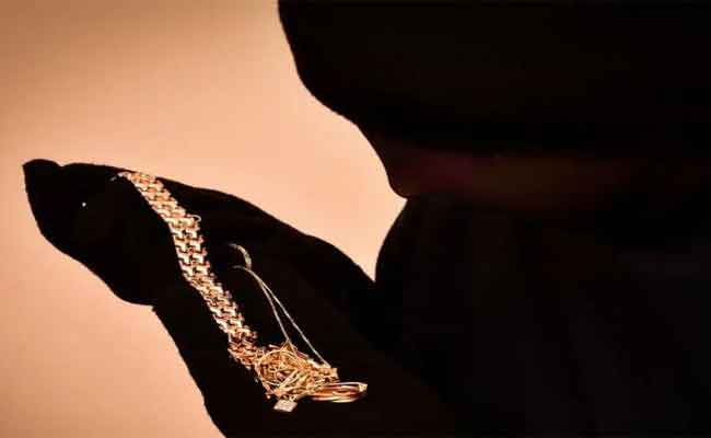 الإطاحة بشبكة إجرامية تحترف السطو على المنازل وسرقة المحلات بالعاصمة