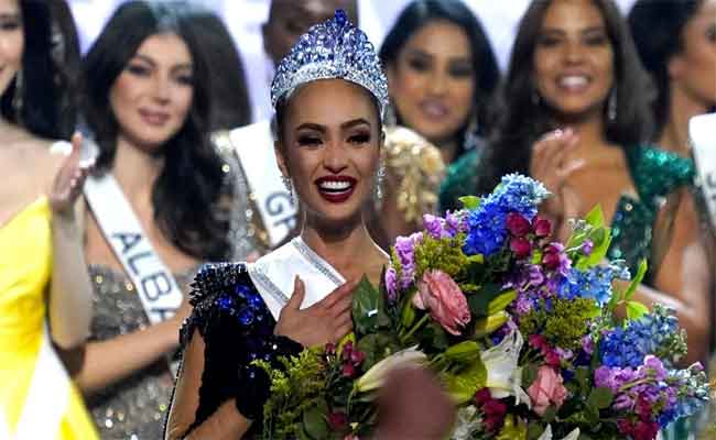 حسناء أمريكية تخطف لقب ملكة جمال الكون…