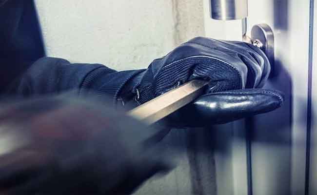 تفكيك عصابة إجرامية تحترف السطو على المنازل بغليزان