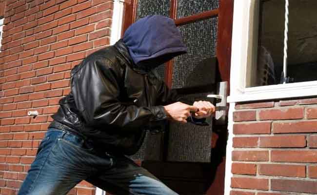 تفكيك عصابة إجرامية تحترف سرقة المنازل بتيشي في بجاية