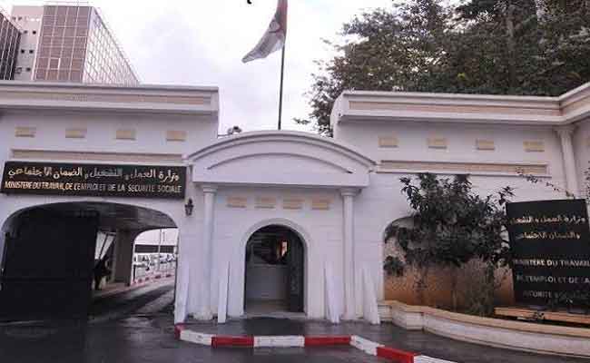 وزارة العمل تذكر المنظمات النقابية بالتزاماتها القانونية