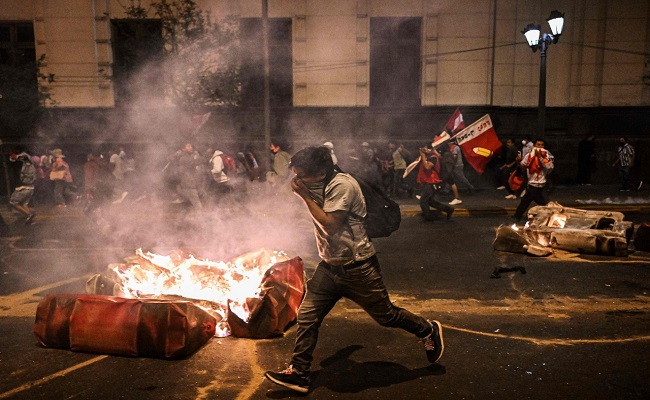 البيرو تواجه فوضى عامة مع انتشار الاحتجاجات
