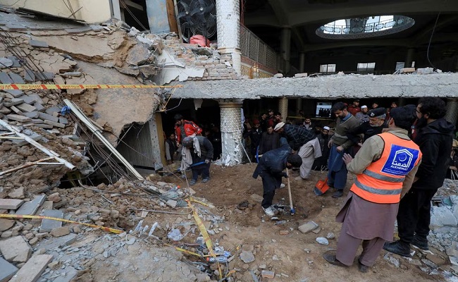 61 قتيلا و150 جريحا حصيلة تفجير داخل مسجد في باكستان