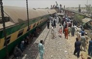 إصابة 15 شخصا إثر انفجار أخرج قطارا عن مساره في باكستان