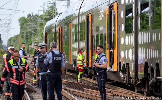 ألمانيا مقتل شخصين في هجوم بسكين داخل قطار
