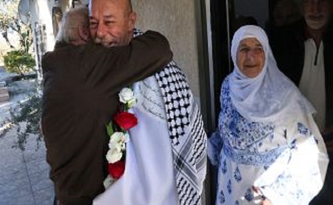 إسرائيل تفرج عن ماهر يونس أقدم الأسرى الفلسطينيين‎‎