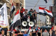 عراقيون يتظاهرون في بغداد بسبب هبوط قيمة الدينار