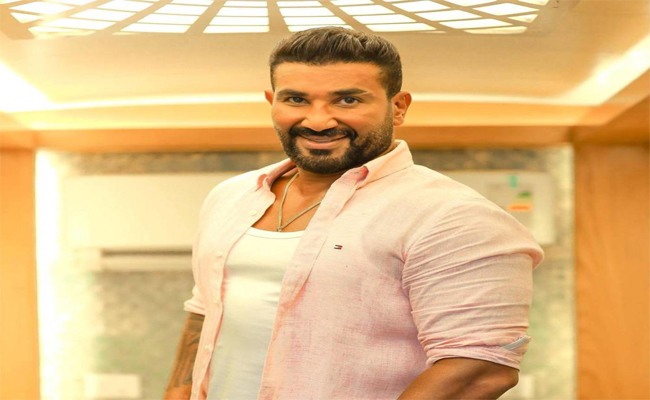 أحمد سعد يهدي جمهوره” قادرأكمل” في عيد العشاق…