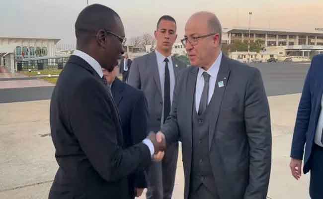 بن عبد الرحمان ينهي زيارته للسنغال بعد بعد مشاركته في أشغال قمة دكار الثانية حول تمويل المنشآت في إفريقيا