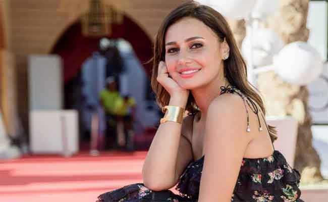 حلا شيحة تظهر بدون حجاب في عيد ميلادها ال43 و تلمح لانفصالها عن زوجها بحذف صورهما معا…