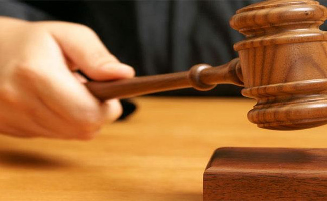 إدانة جمركي و4 آخرين بـ4 سنوات حبسا نافذا تورطوا في تهريب هواتف ذكية من دبي