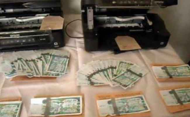 الإطاحة بشخصين يحترفان تزوير الأوراق النقدية بغليزان
