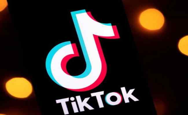 انتزاع حق حضانة الأطفال من أم بسبب رقصها على “تيك توك”