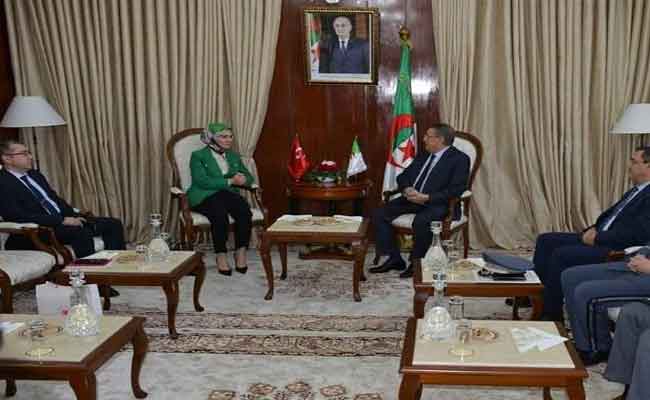 استقبال مراد لسفيرة تركيا بالجزائر