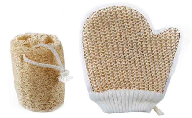 هل تستخدمين الليفة الخشنة؟ إليك تأثيرها على بشرتك…