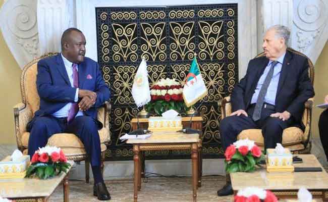 استقبال قوجيل لرئيس البرلمان الإفريقي