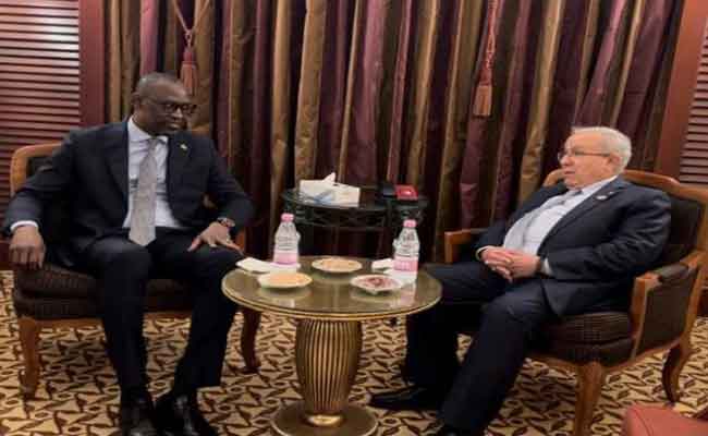 لعمامرة يجري محادثات مع نظيره المالي ورئيس الـ”إيكواس”