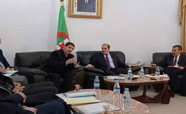 استماع البعثة الإستعلامية لمجلس الأمة لانشغالات مهنيي الحبوب والحليب بخنشلة