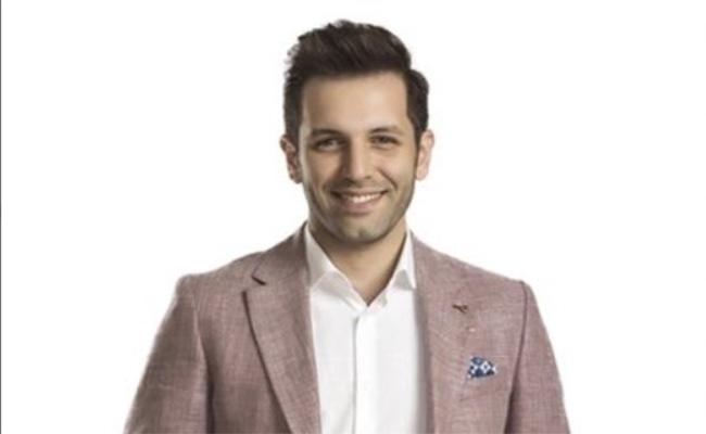 ممثل تركي يفقد والدته في زلزال تركيا المدمر