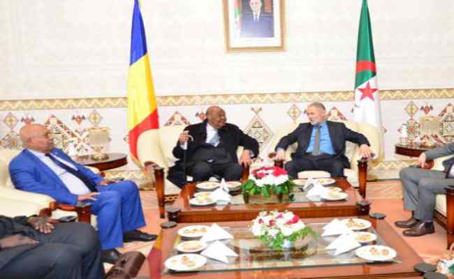 رئيس المجلس الوطني الانتقالي التشادي يحل بالجزائر للمشاركة في ” نداء الساحل”