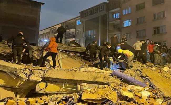 تبون يبعث رسالتي تعزية إلى نظيريه التركي والسوري إثر الزلزال المدمر الذي ضرب بلديهما