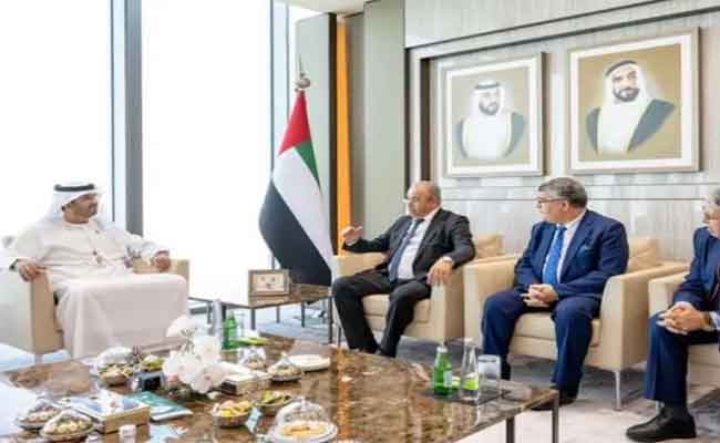 زغدار يجري مباحثات مع نظيره الإماراتي