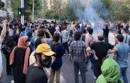 تجدد الاحتجاجات بإيران والأمن يتصدى للمتظاهرين في طهران بقنابل الغاز
