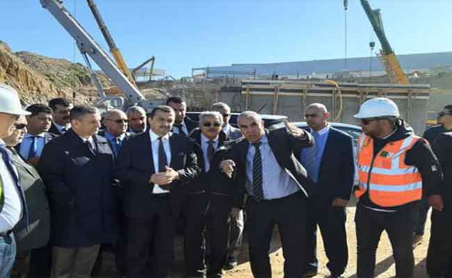 عرقاب يعاين أشغال محطات تحلية مياه البحر ببومرداس