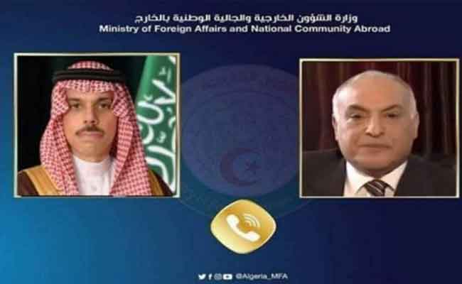 عطاف يستعرض هاتفيا مع نظيره السعودي العلاقات بين البلدين