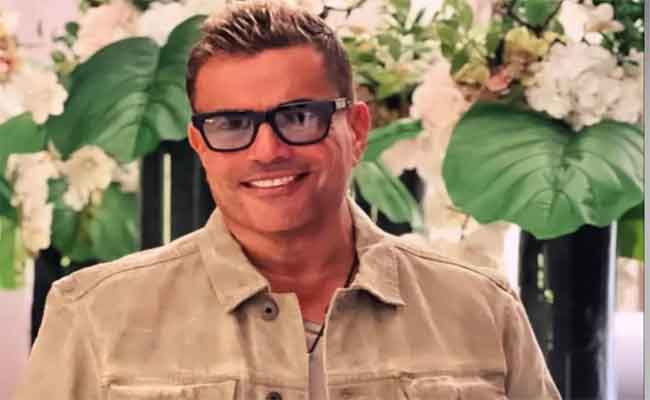 ب”تعالى” و” شكرا من هنا لبكرا”..عمرو دياب يخطف الأنظارعلى مائدة الافطار…