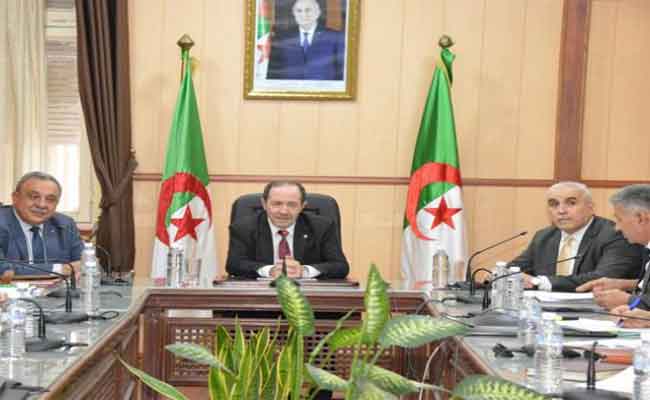 بلعابد يسدي تعليمات وتوجيهات صارمة لإطارات قطاعه