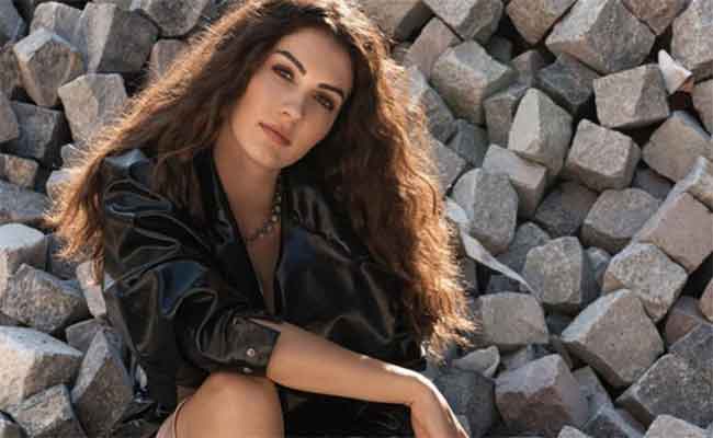 بورجو أوزبيرك تخرج من أحزانها ب”الملكة” بعد أكثر من شهر على فاجعة تركيا…