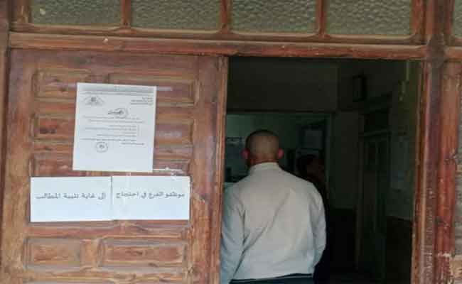 عمال وموظفو الفرع البلدي محمد بوضياف بعين وسارة بالجلفة يدخلون في إضراب مفتوح