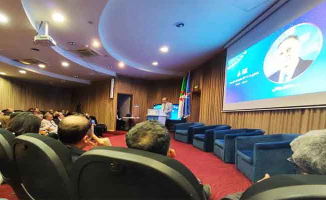 جيلالي:”يُنظر إلى الأحزاب السياسية على أنها كيانات عديمة الفائدة إن لم تكن ضارة”