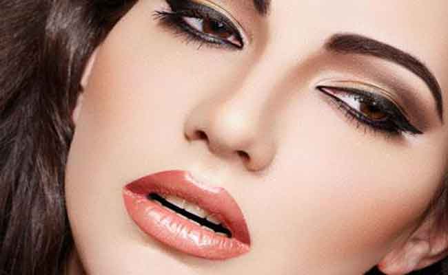 وضع الكحل داخل العين يعود إلى الواجهة من جديد!