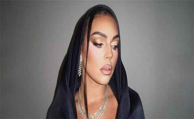 جورجينا رودريغز تخطف الأنظار في اعلان ترويجي لماركة عطور سعودية على شاشة رمضان…