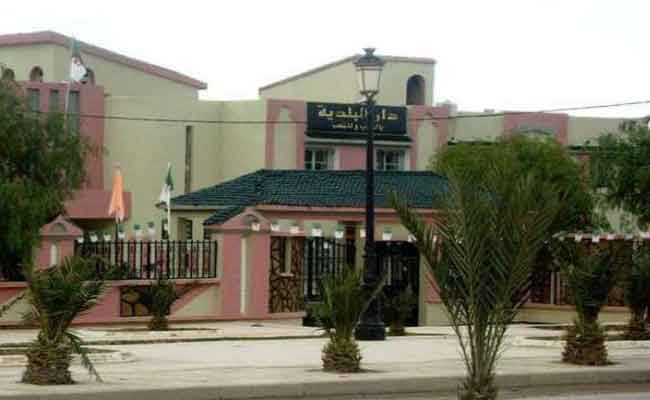 والي الجلفة يصدر قرار تجميد نشاط بلدية حد الصحاري