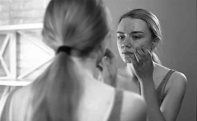 كيف يؤثر الإكتئاب على صحّة بشرتكم؟